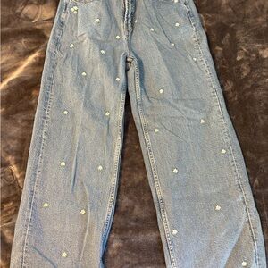 Old Navy Sky Hi Wide Leg Jeans Size 8 Petite – Extra High Rise-Daisy Embroidere